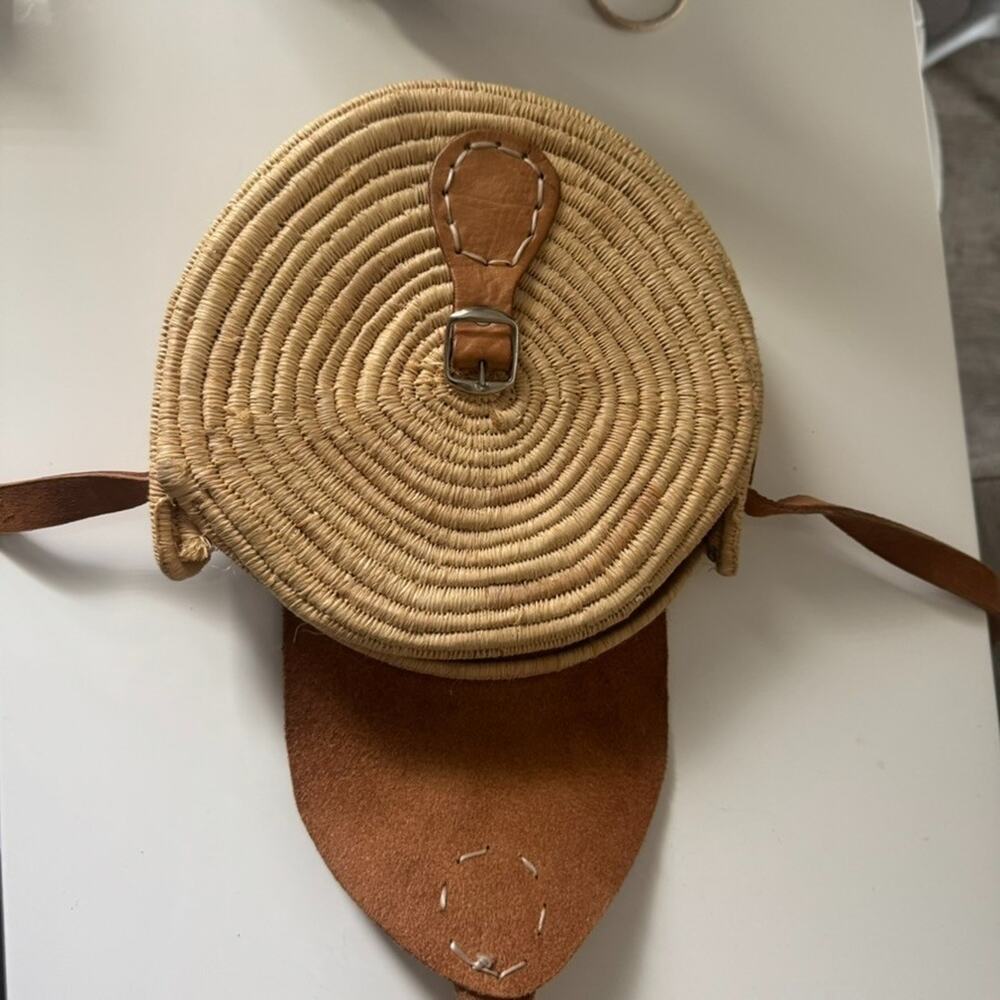 VTG Handcrafted Round Straw Crossbody Bag Purse Rattan Leather Boho Woven - Picture 8 of 8